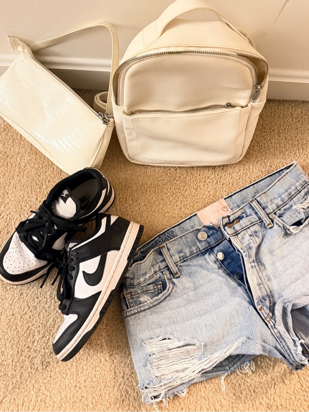 Nike Black and White Low Top Sneakers Women Shoulder Bags Set